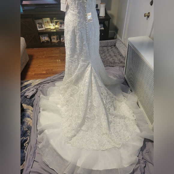 Elegant Strapless White Gown - Picture 6 of 9